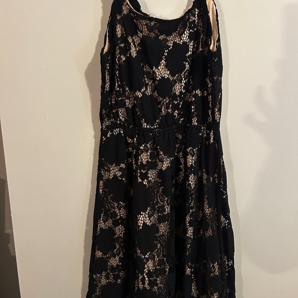 Black Lace Mid-Length Dress - Picture 3 of 3